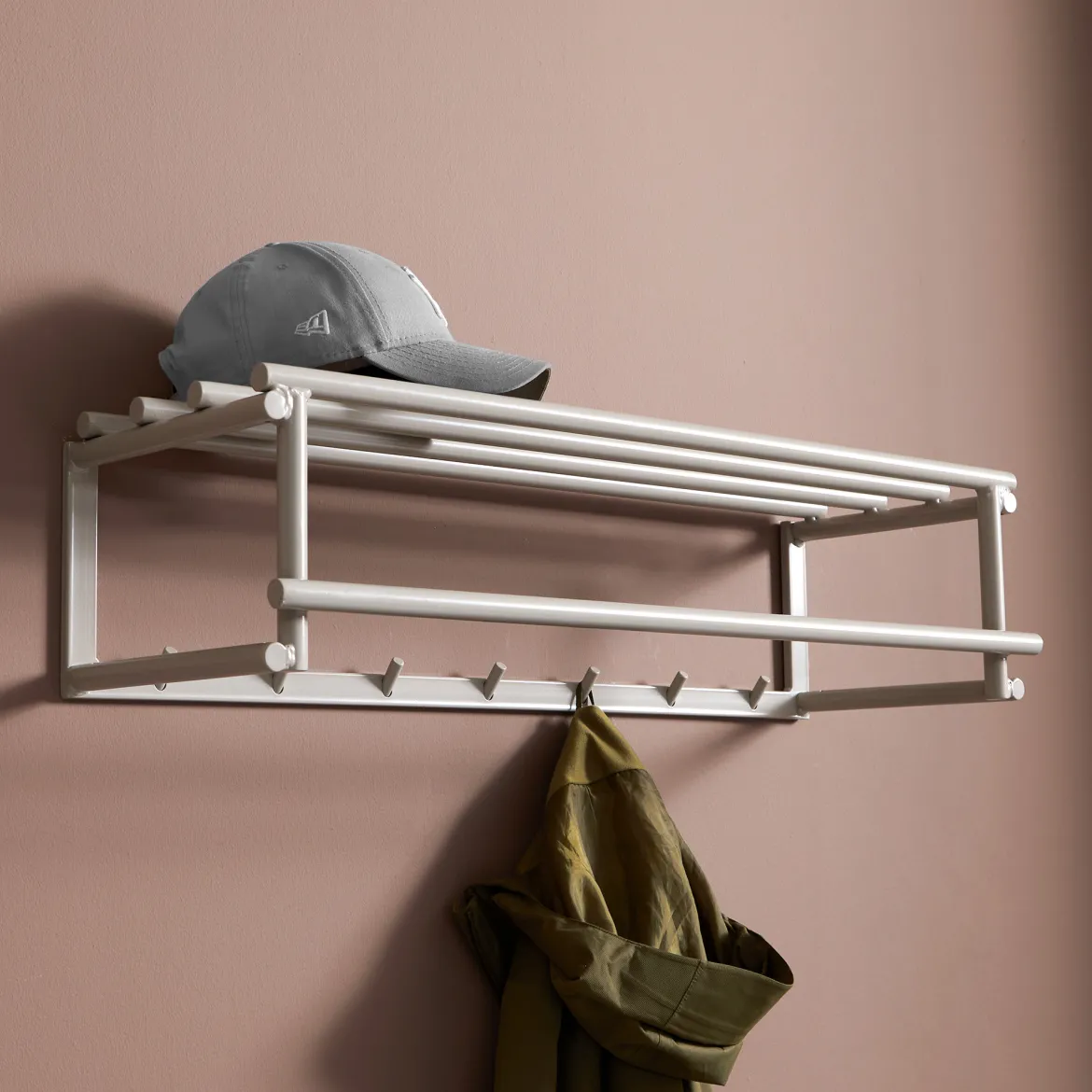 Beige kapstok met hoedenplank - Bodio Buis