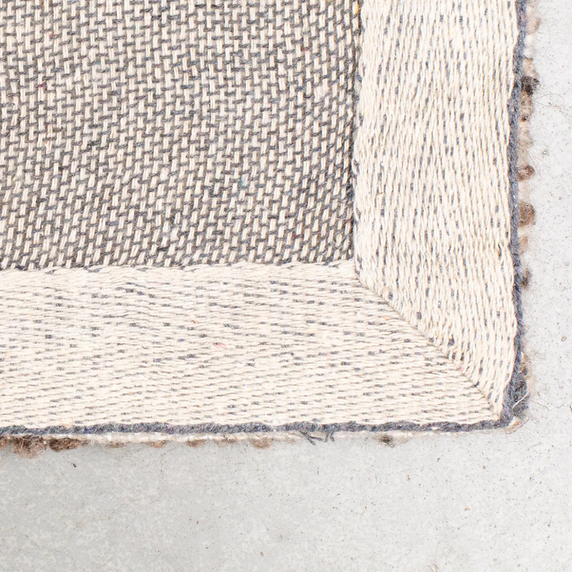 Beige vloerkleed van wol - Dutchbone Rhea