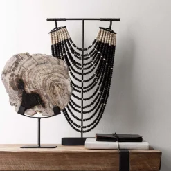 Decoratie ketting op standaard - Must Living Statue Magic Black