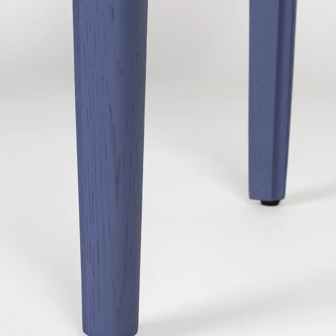 Design kast op hoge poten - Zuiver June