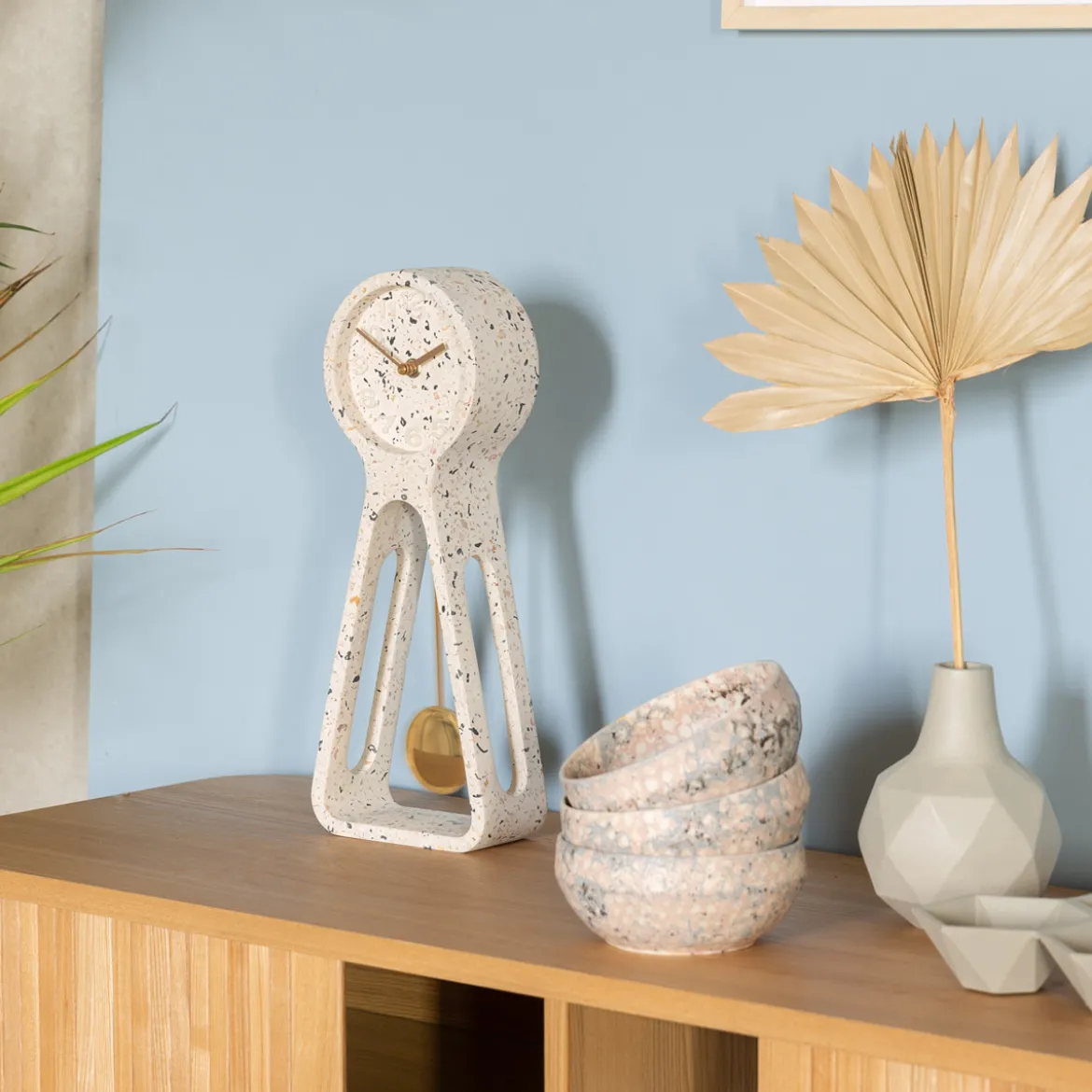 Design klok tafelmodel - Zuiver Pendulum Terrazzo
