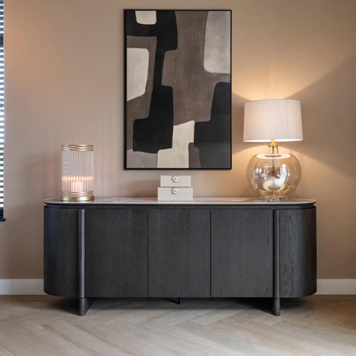 Dressoir met keramiek - Richmond Interiors Langford