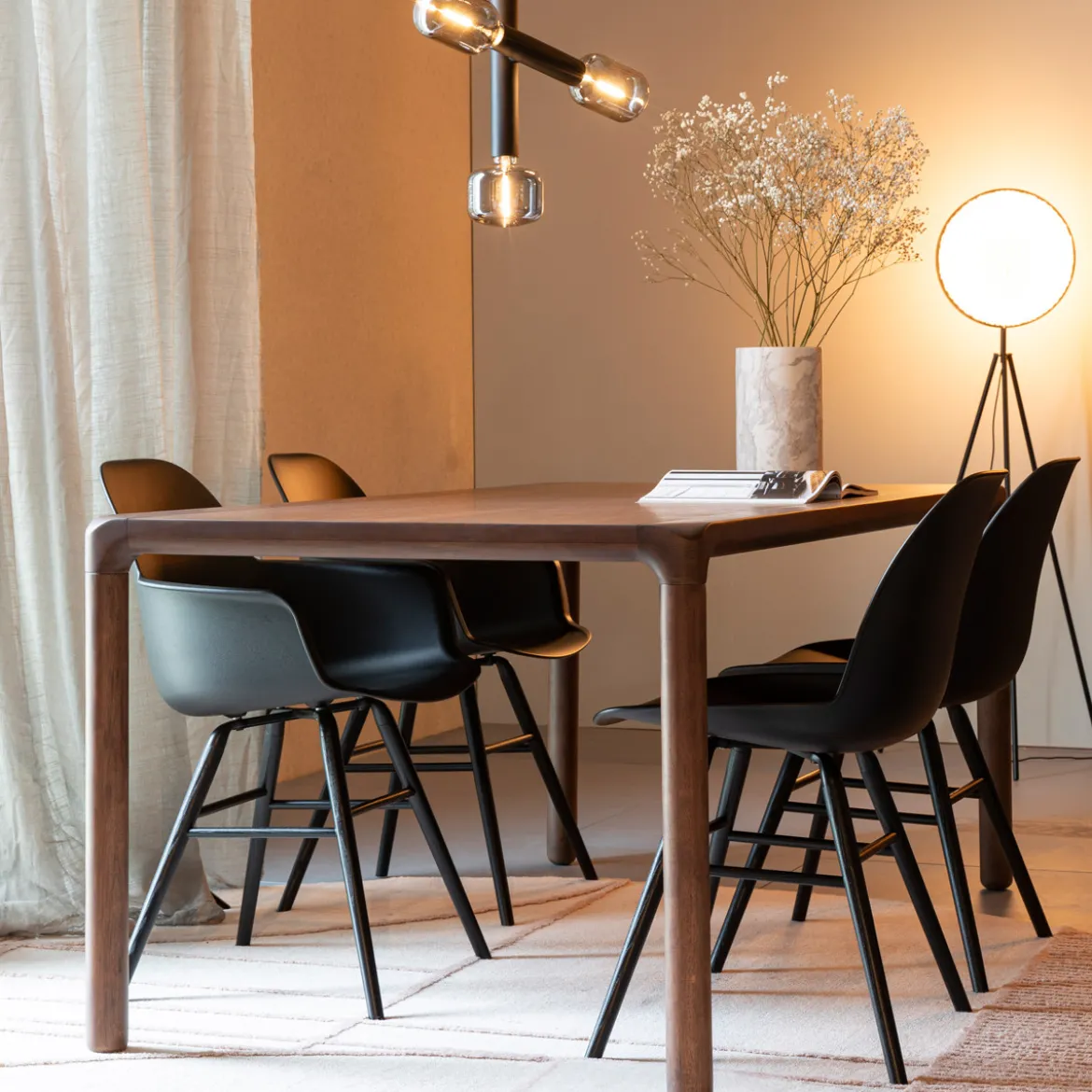 Eettafel hout modern design - Zuiver Storm