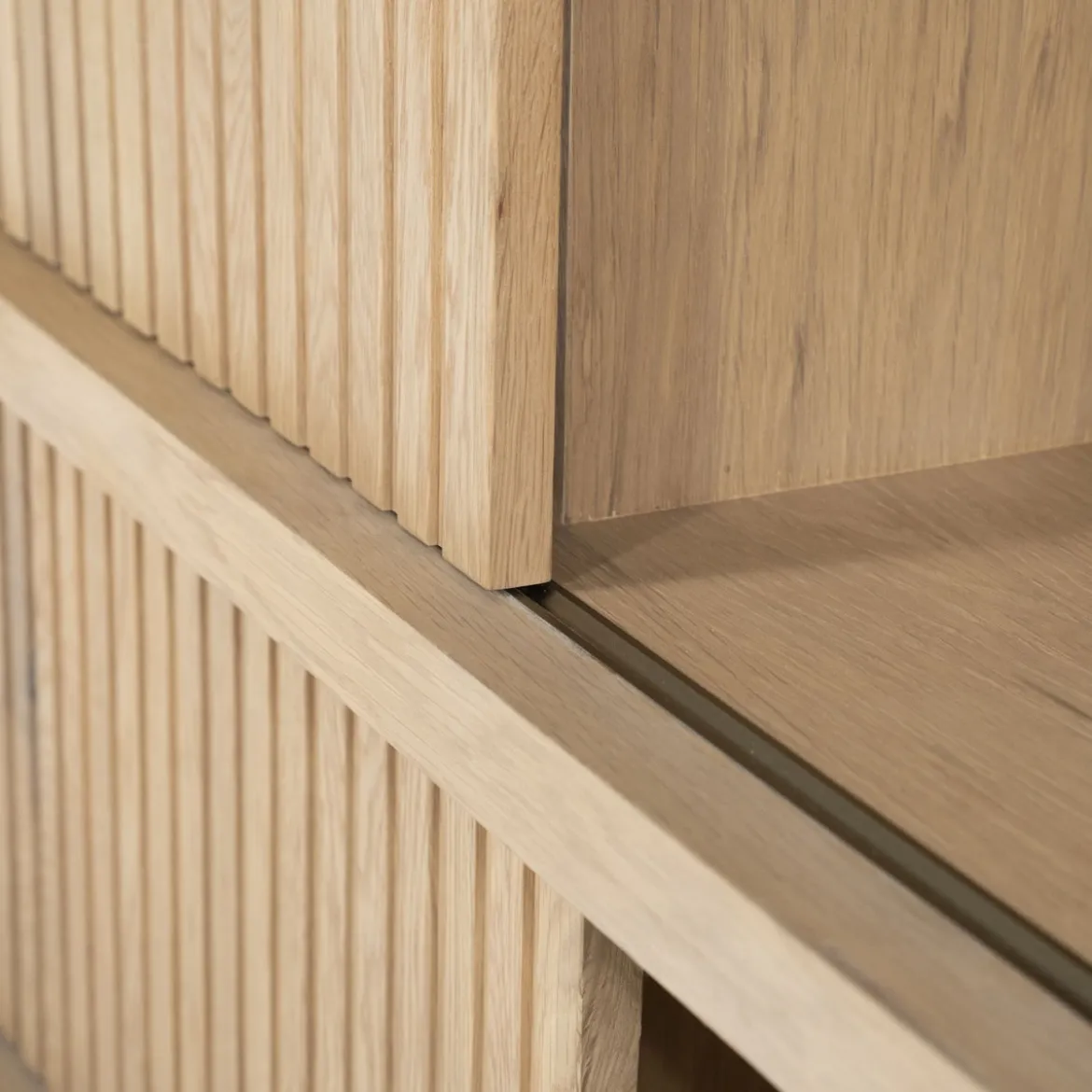 Eiken dressoir met schuifdeuren - Eleonora Milo
