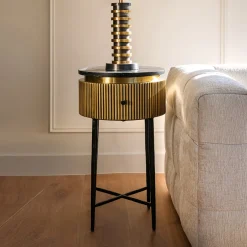 Gouden nachtkastje met ribbels - Richmond Interiors Ironville