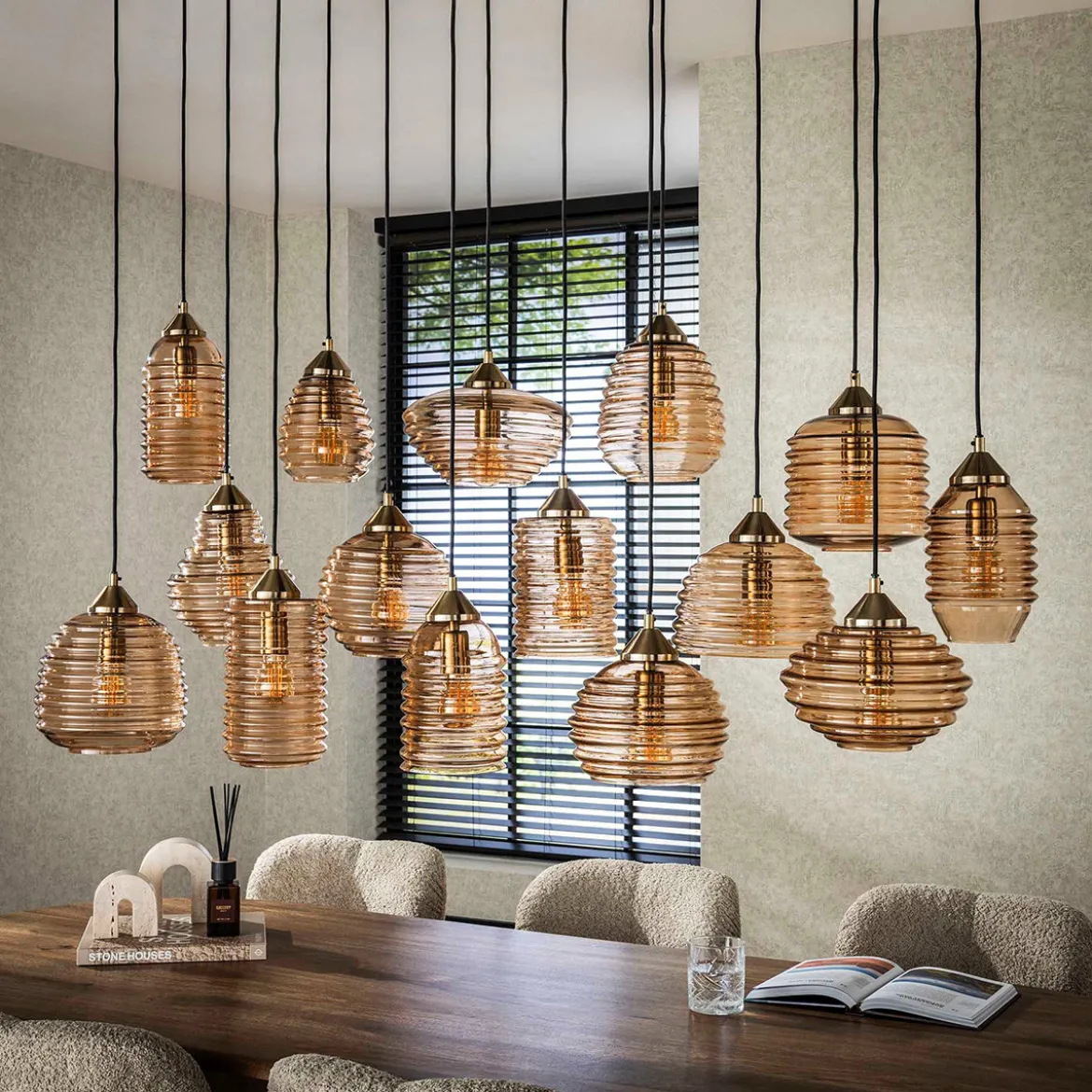 Grote eettafel hanglamp amber glas - Santa Rib Glass