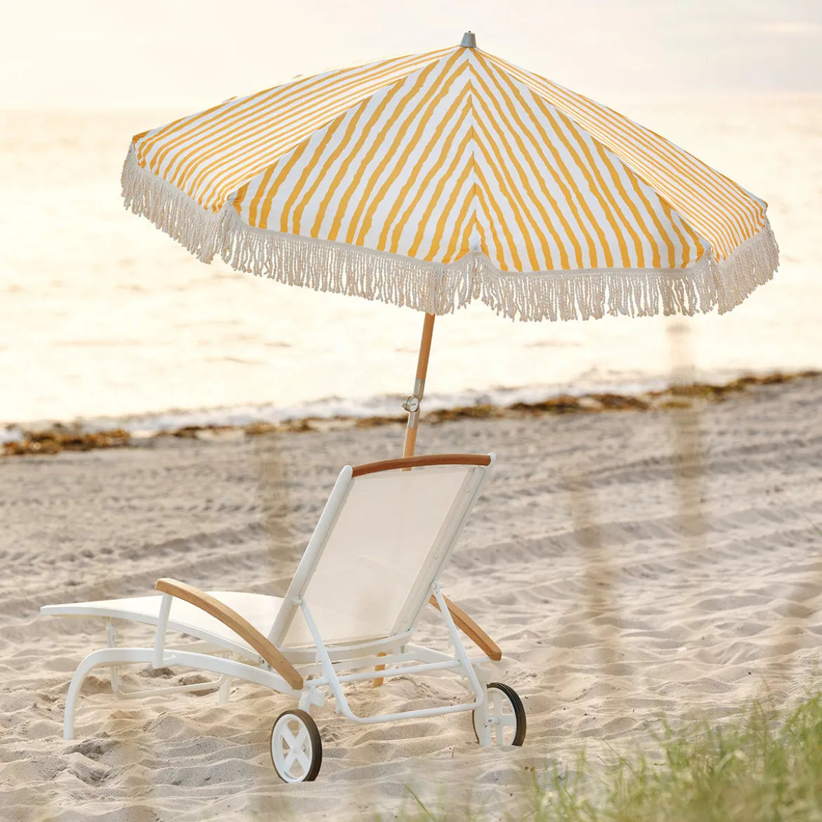 Grote parasol Ibiza stijl 256 cm geel - Brafab Gatsby Yellow Stripe