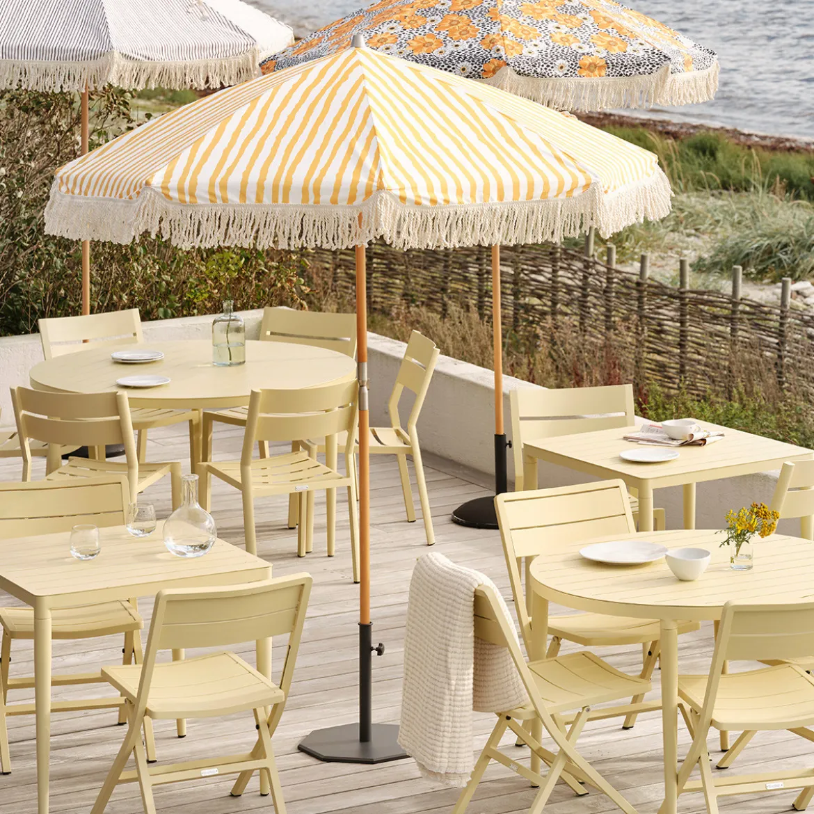 Grote parasol Ibiza stijl 256 cm geel - Brafab Gatsby Yellow Stripe