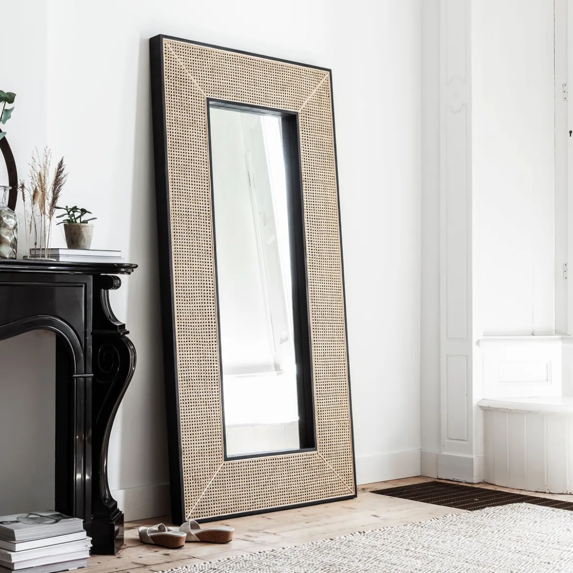 Grote spiegel met rotan webbing - Must Living Raffles