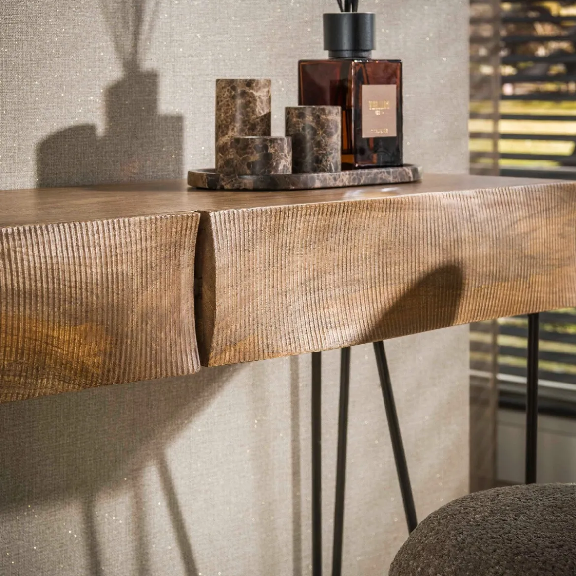 Haltafel mangohout met golvend front - Giani Ocean