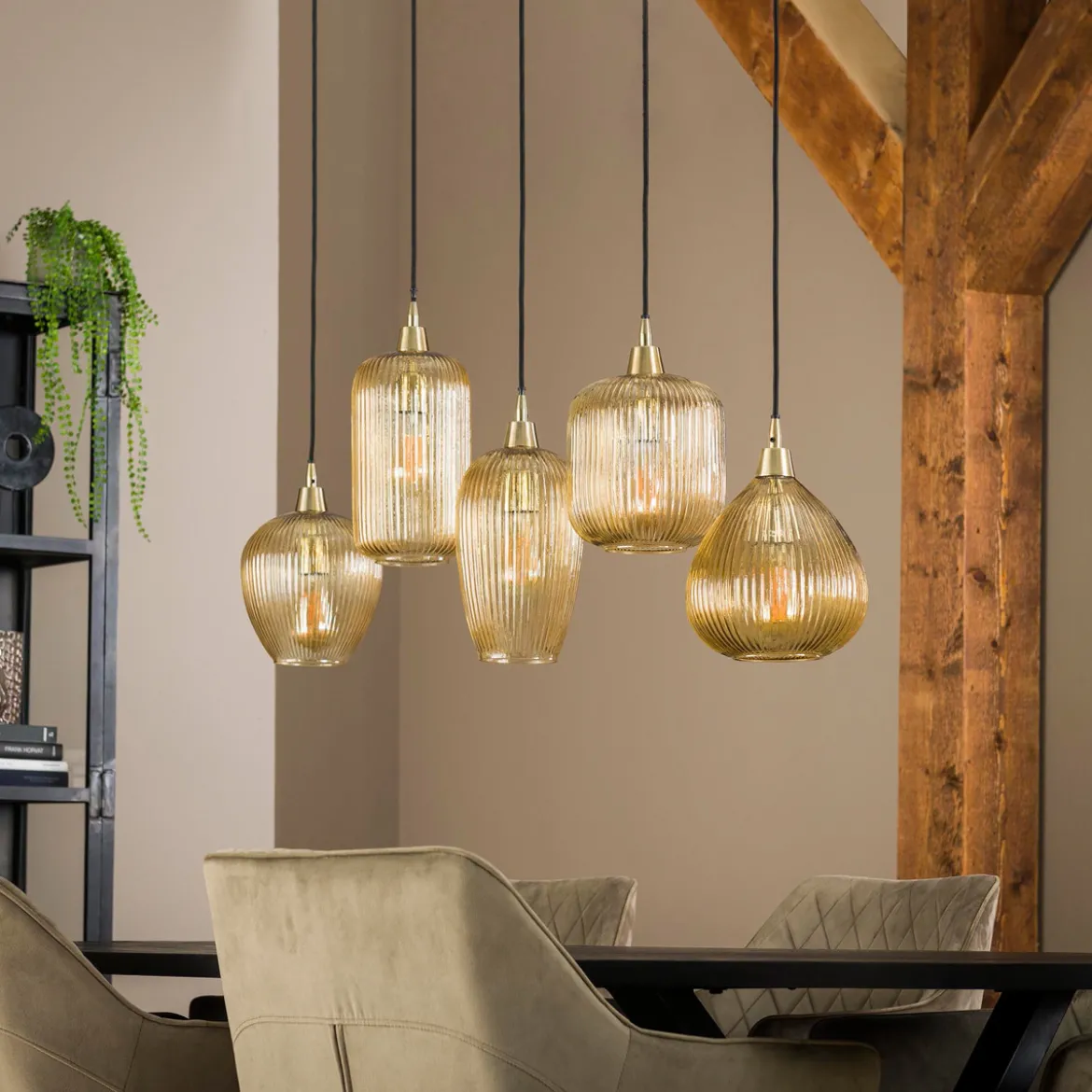 Hanglamp met 5 amberkleurige kappen - Santa Dale
