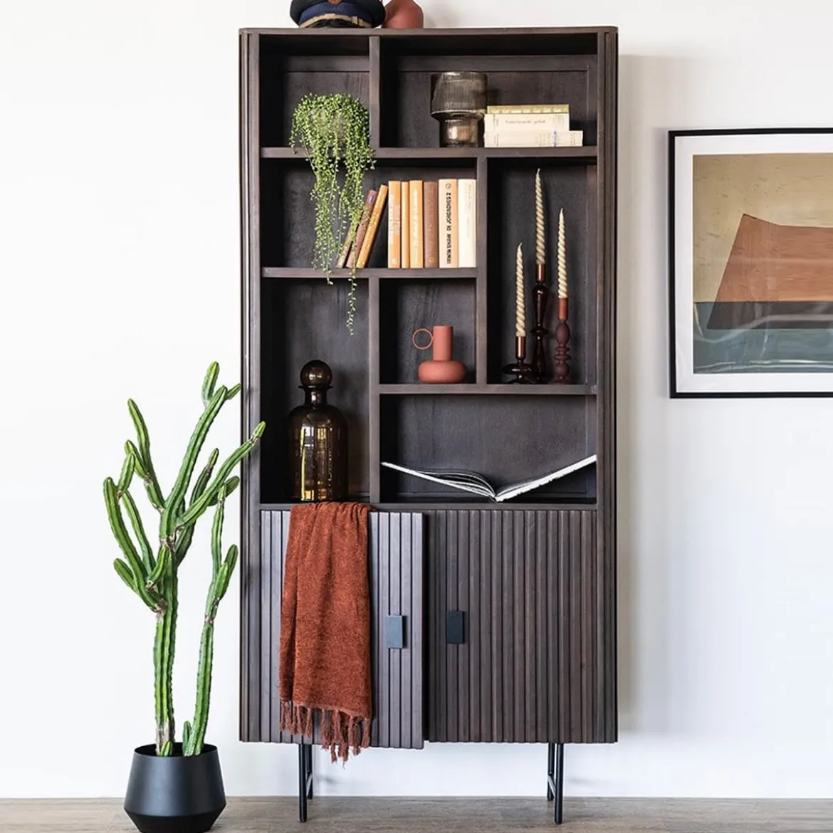 Houten boekenkast met latjes - Eleonora Remi