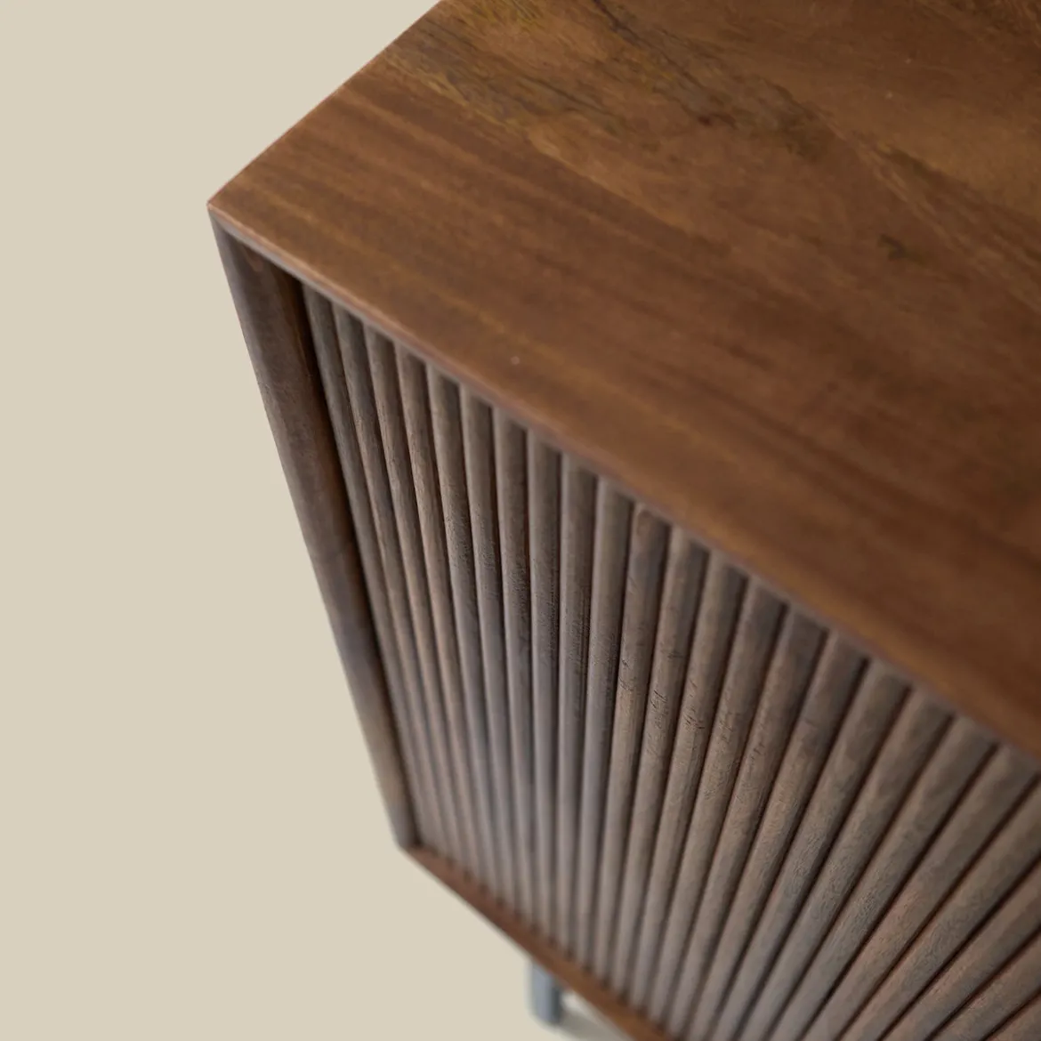 Houten dressoir met ribbel deuren - Bodio Clark