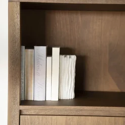 Houten kast met vakken en deuren - Eleonora Edward