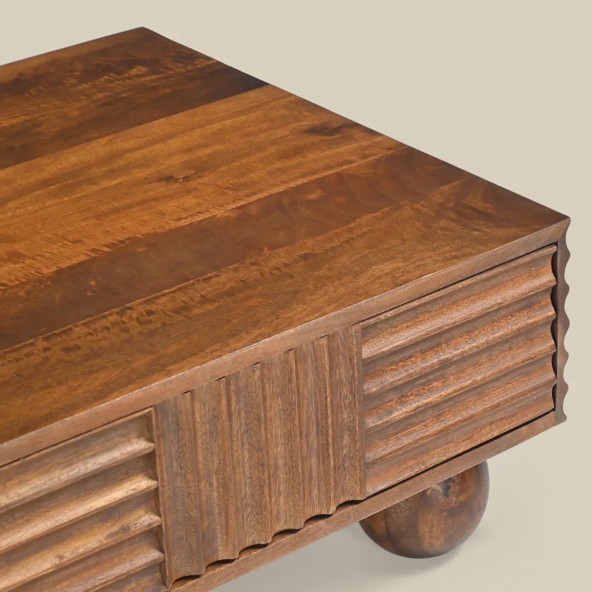 Houten salontafel met houtsnijwerk - Bodio Yemi