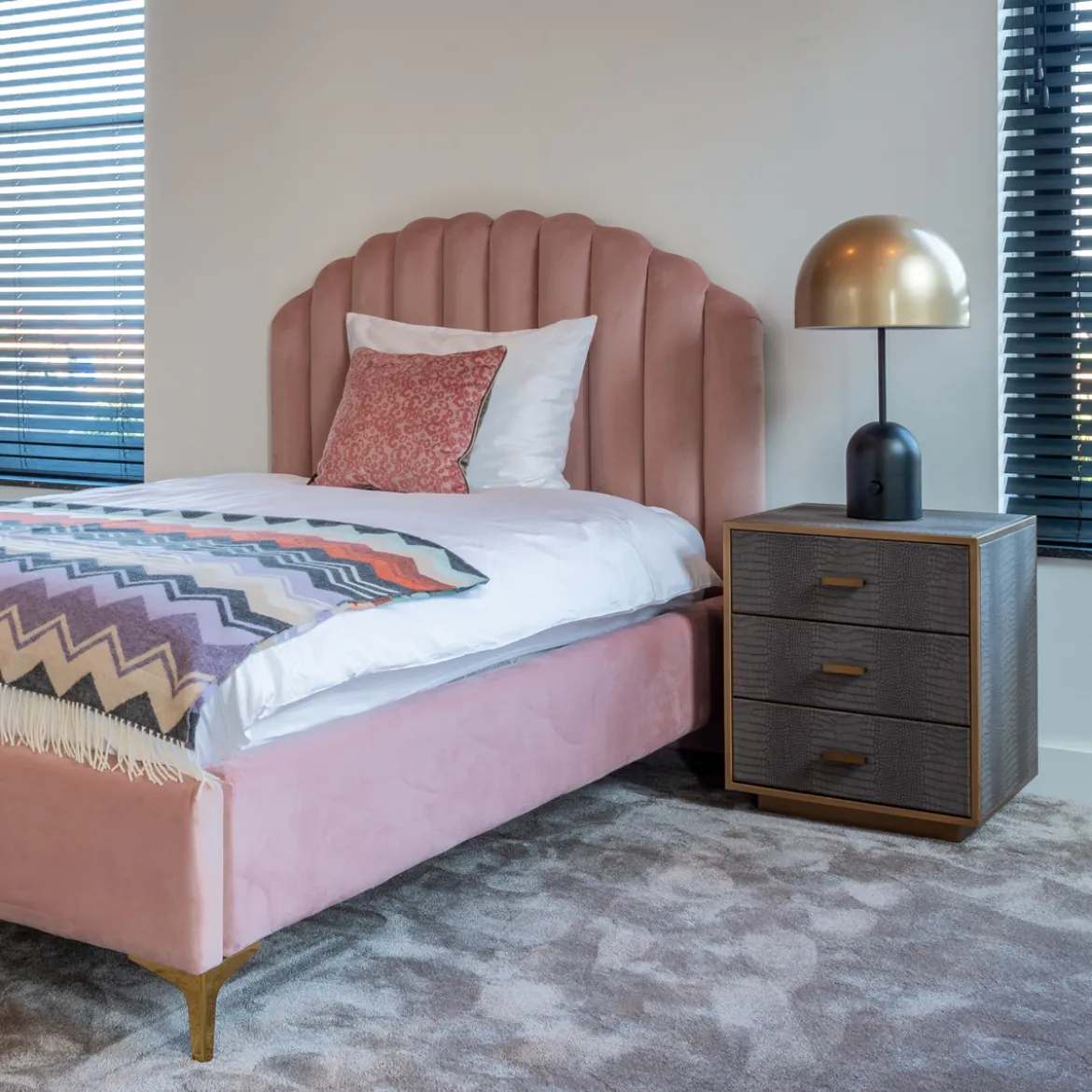 Nachtkastje slangenleer met goud - Richmond Interiors Classio