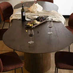 Organische vorm eettafel donkerbruin - Eleonora Jordy