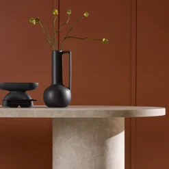 Ovale eettafel met dikke beige poten - Lavis Narvik