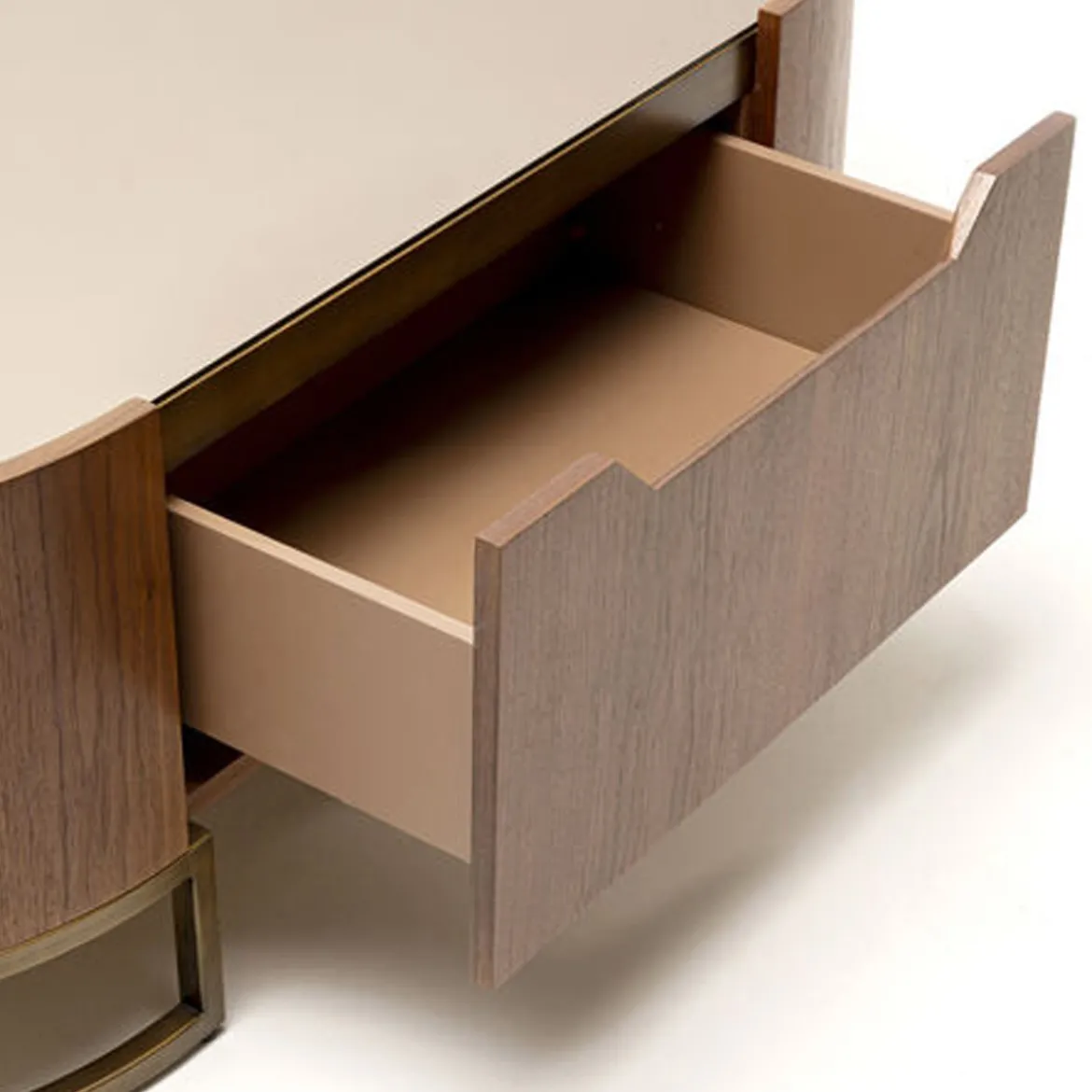 Ovale salontafel walnoot en messing - Kare Design Giorgio
