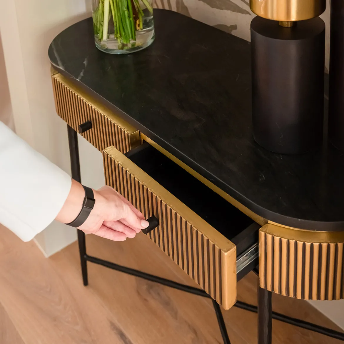Ovale sidetable goud met ribbels - Richmond Interiors Ironville