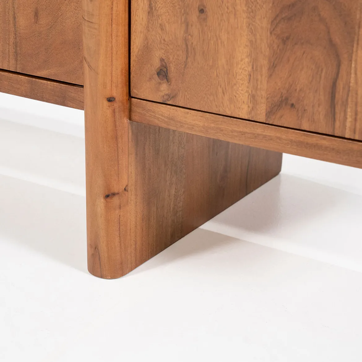 Retro dressoir met ronde hoeken - Eleonora Julian