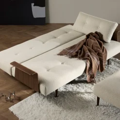 Retro slaapbank met walnoot arm - Innovation Living Recast