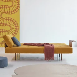Retro slaapbank met walnoot arm - Innovation Living Recast