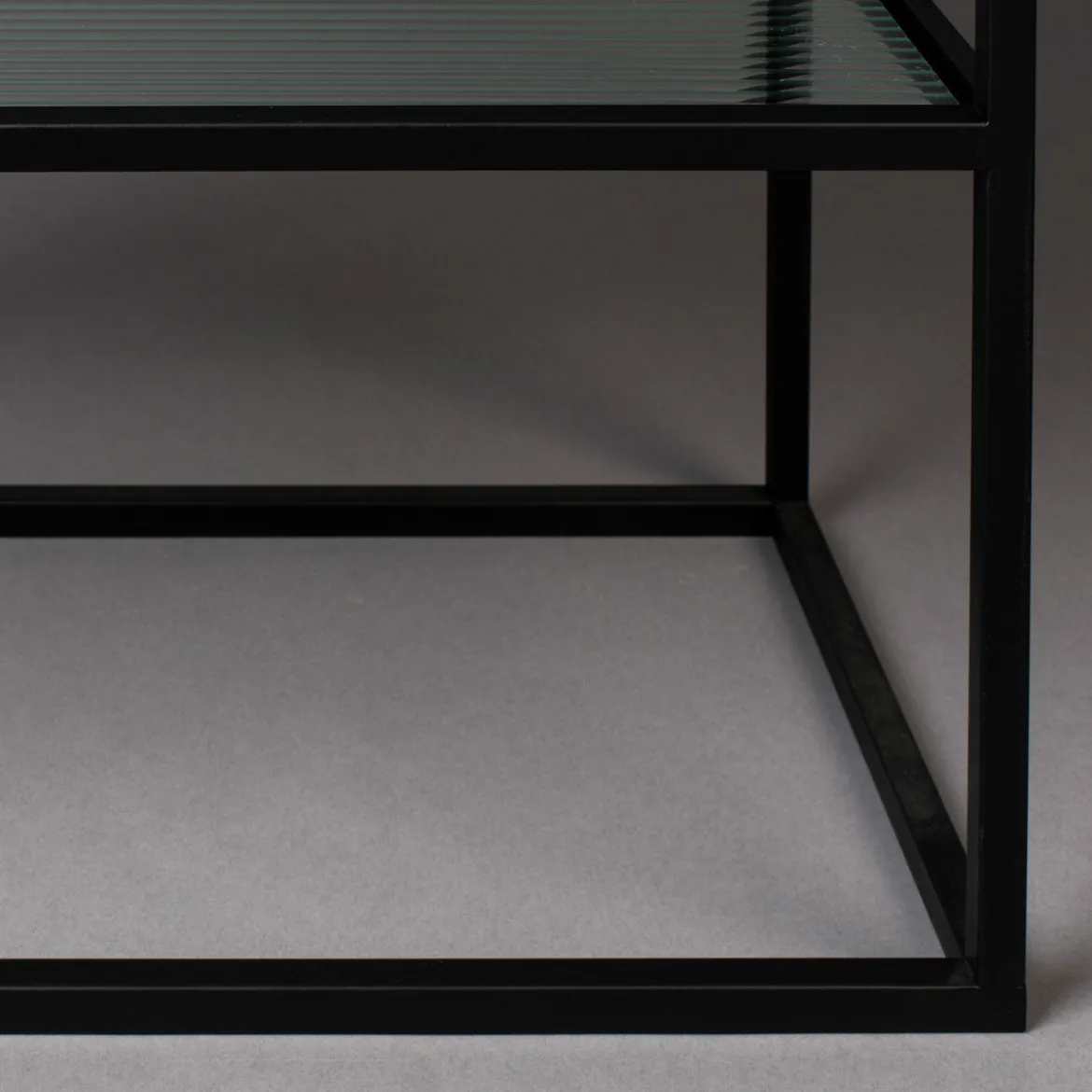 Ribbelglas vitrinekastje zwart - Dutchbone Boli