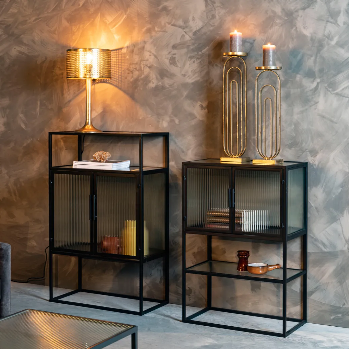Ribbelglas vitrinekastje zwart - Dutchbone Boli