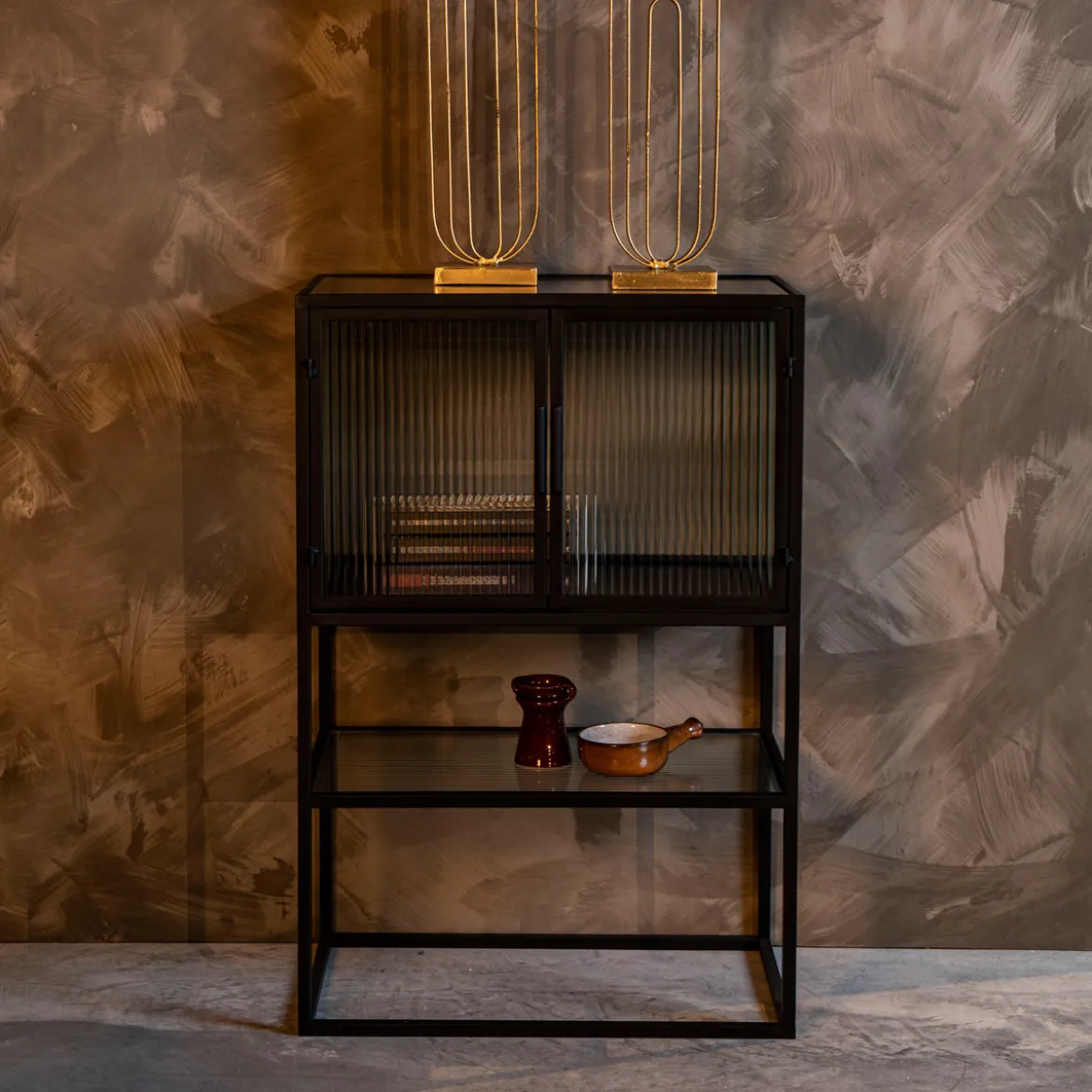 Ribbelglas vitrinekastje zwart - Dutchbone Boli