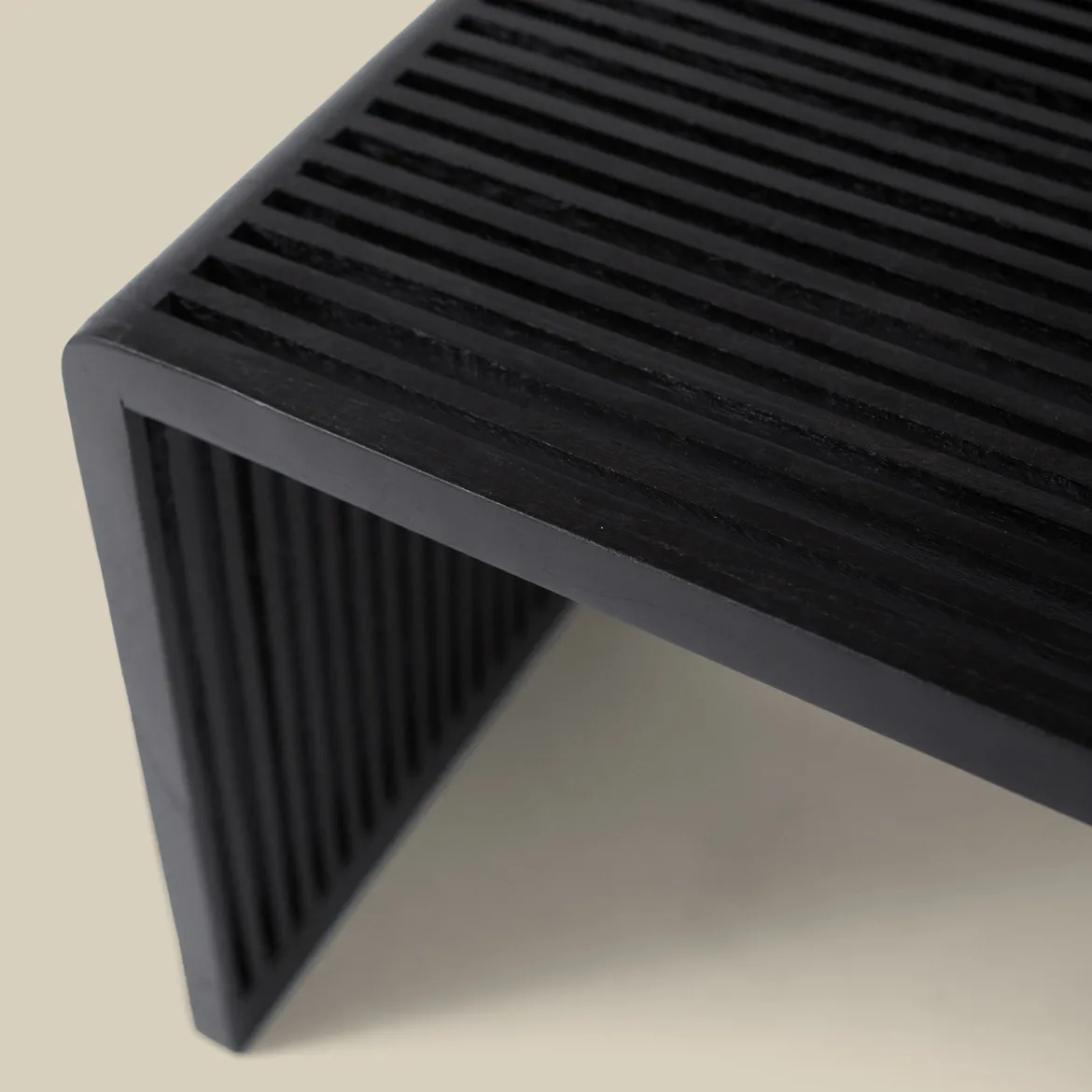 Salontafel zwarte latjes teak - Bodio Teak Slats