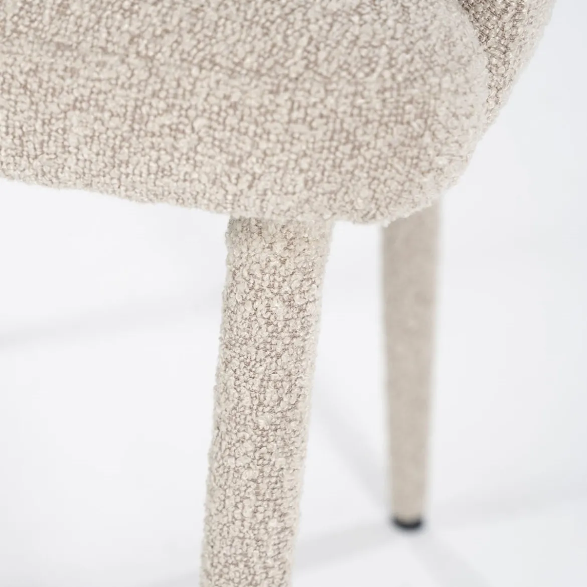 Scandinavische eetkamerstoel met armleuning taupe - By-Boo Fika