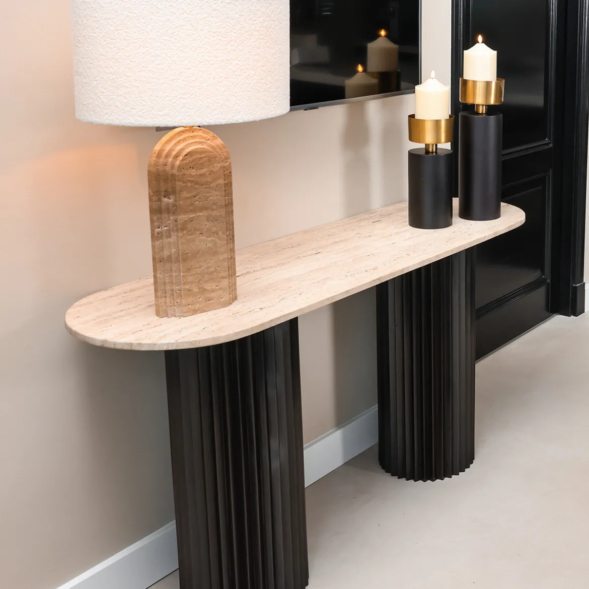 Sidetable travertin op ronde pilaren - Richmond Interiors Hampton