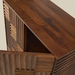 Smal dressoir kastje met houtsnijwerk - Bodio Yemi