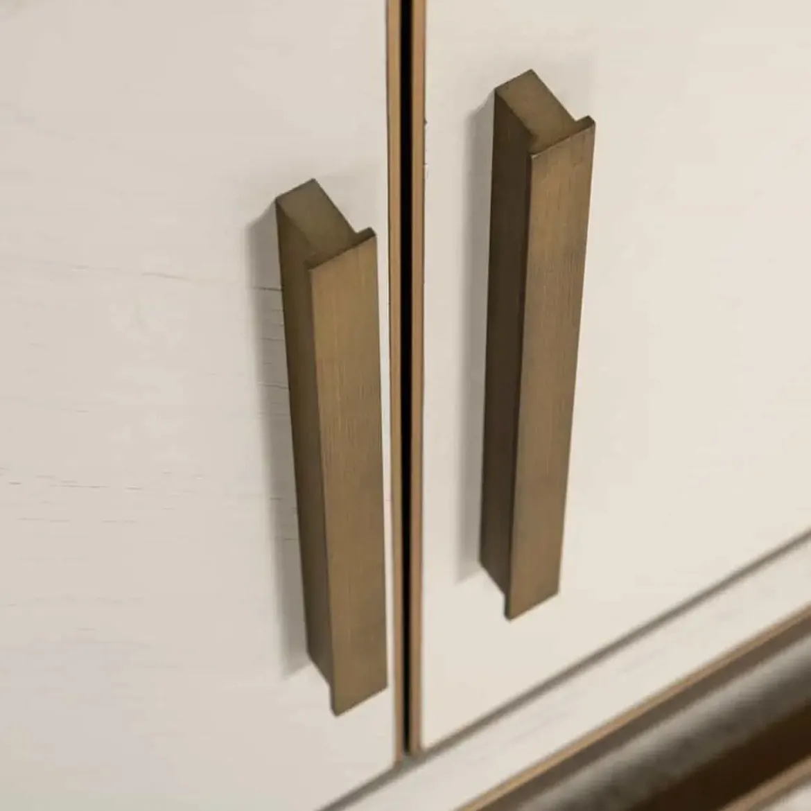 Tv-meubel wit hout met messing - Richmond Interiors Whitebone