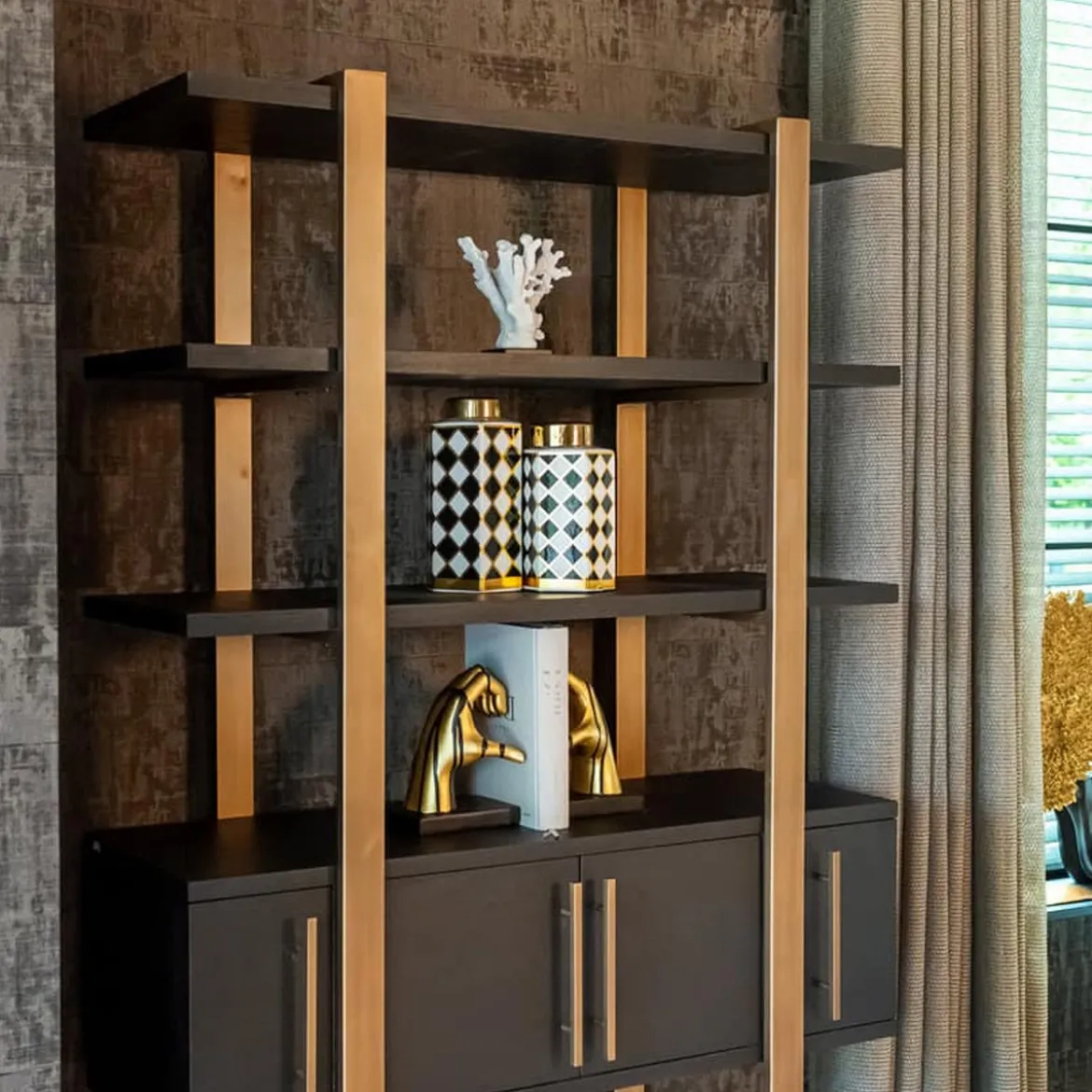 Wandkast hout en goud - Richmond Interiors Cambon