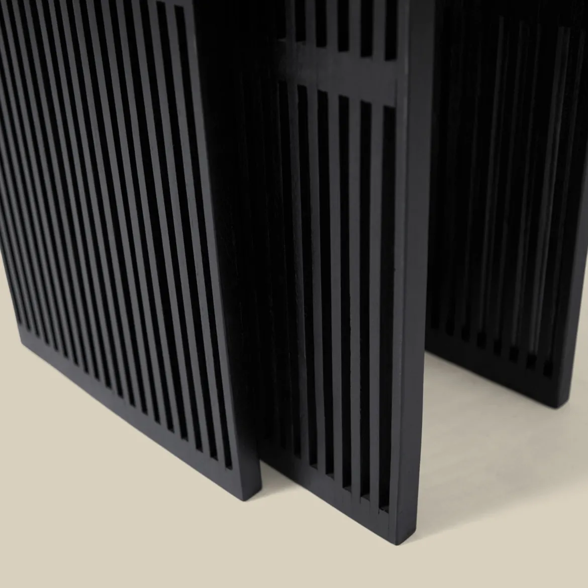 Zuilen set teak latjes zwart - Bodio Teak Slats