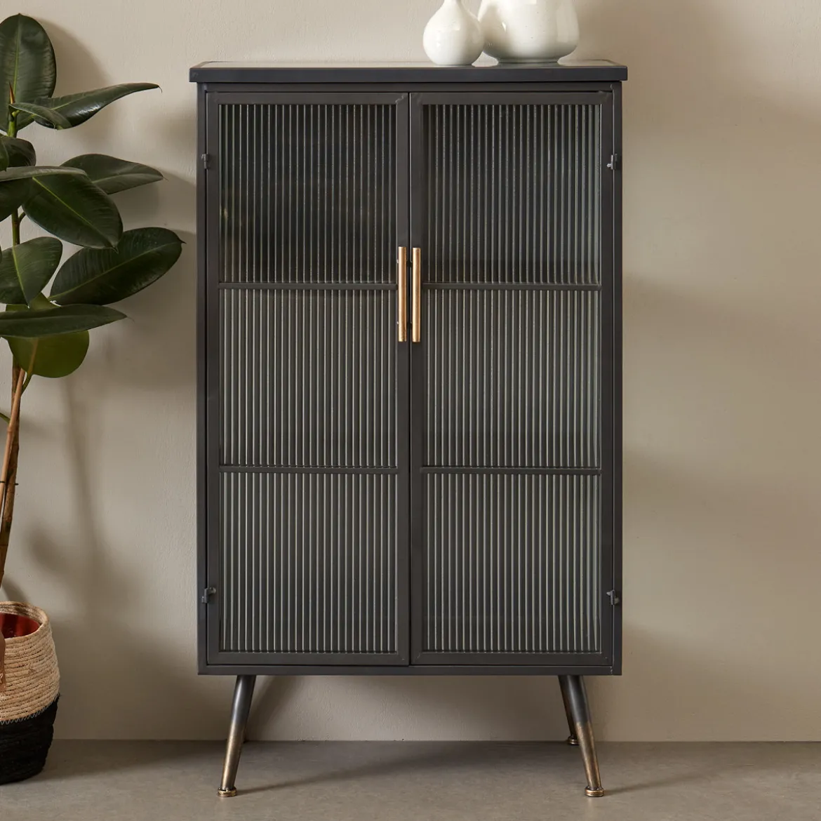 Zwarte wandkast met geribbeld glas - Kare Design Gomera