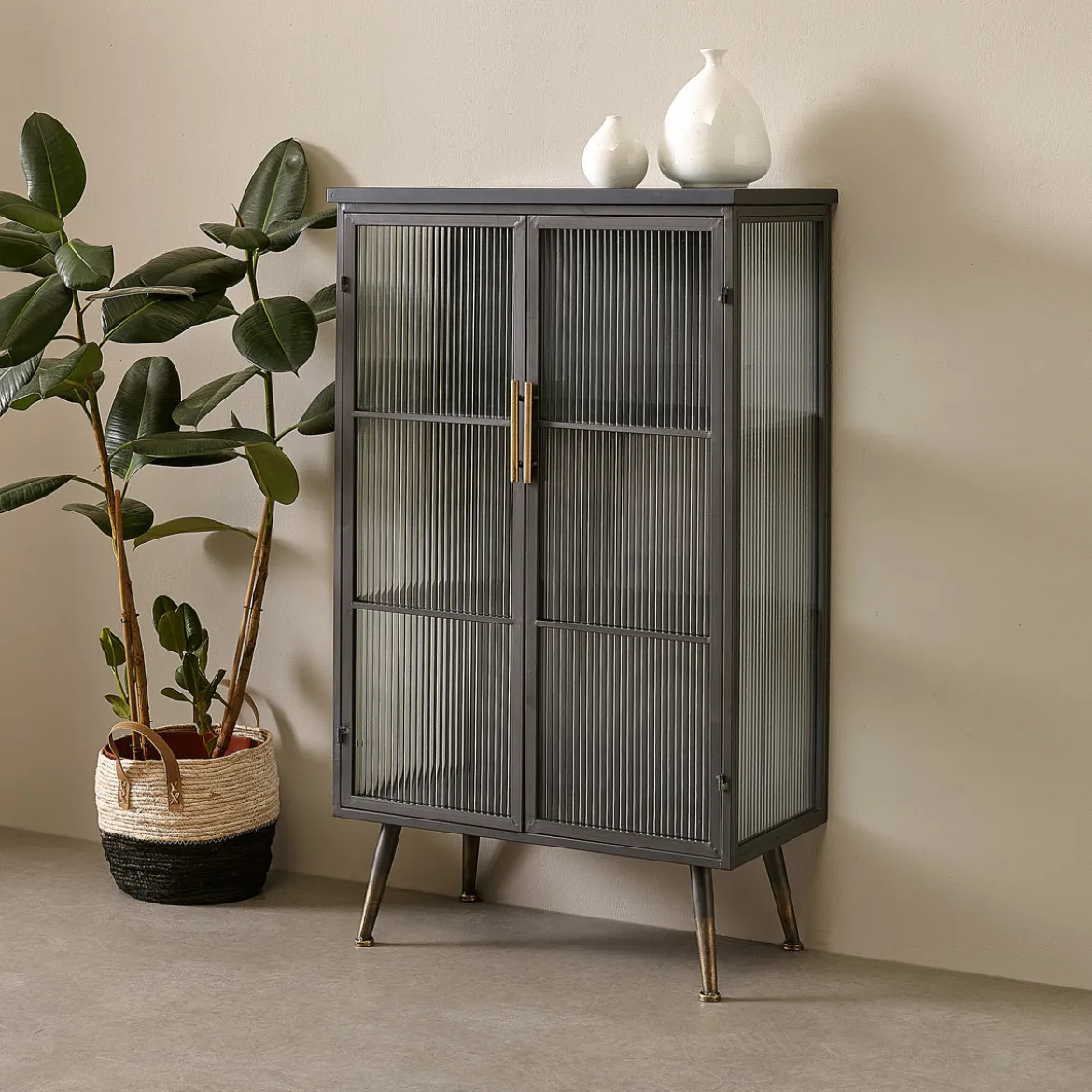 Zwarte wandkast met geribbeld glas - Kare Design Gomera