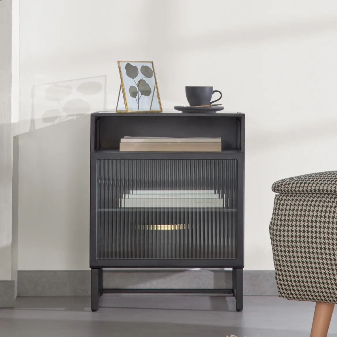 Zwart nachtkastje ribbelglas - Kave Home Trixie